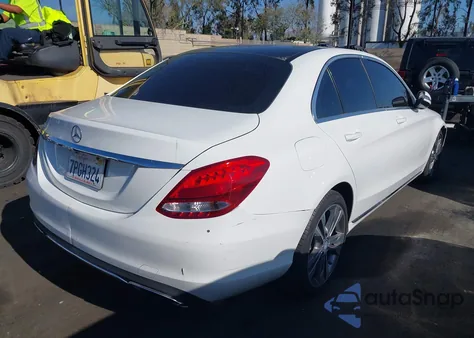 2016 Mercedes-Benz C 300 из США, поврежденный, VIN 55SWF4JB2GU126077